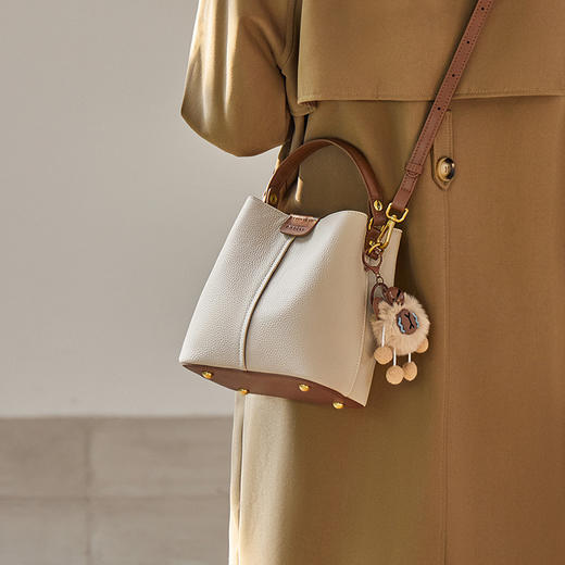丁摩 新款女士包高级感洋气包包流行斜挎牛皮包时尚手提水桶包5ZF-0708 商品图3