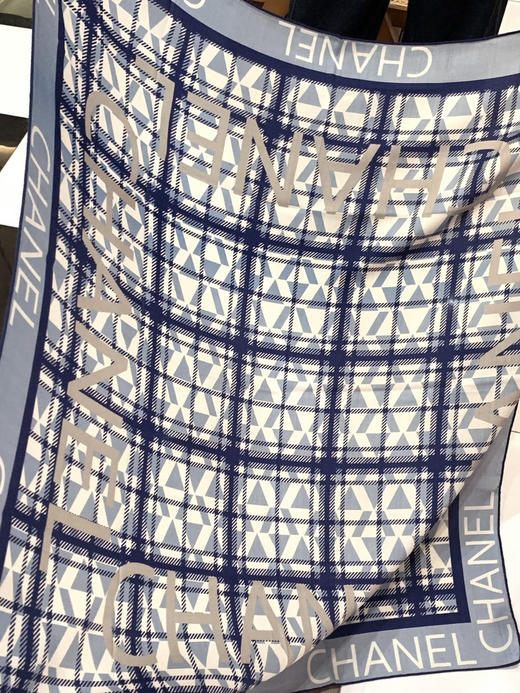 秋冬特惠💰450 香奈儿围巾 秋冬高级成衣系列～
【双面同色丝绒披肩】 商品图7