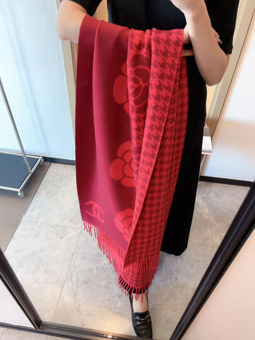 秋冬特惠💰150 香奈儿围巾 斜纹真丝经典山茶花图案设计风格 商品图2