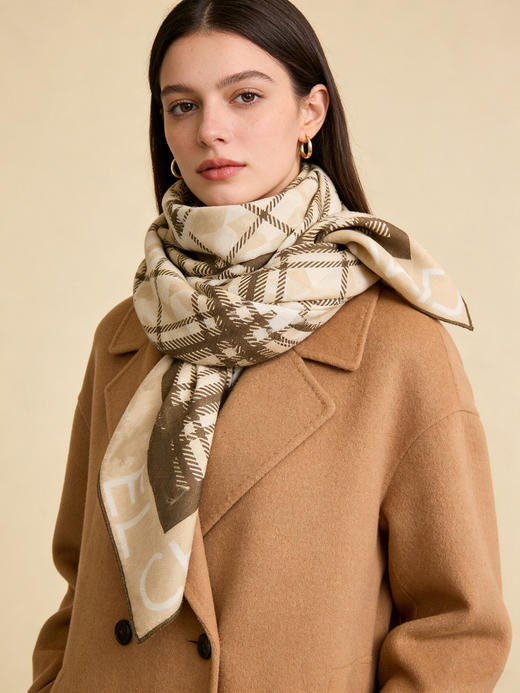 秋冬特惠💰450 香奈儿围巾 秋冬高级成衣系列～
【双面同色丝绒披肩】 商品图1