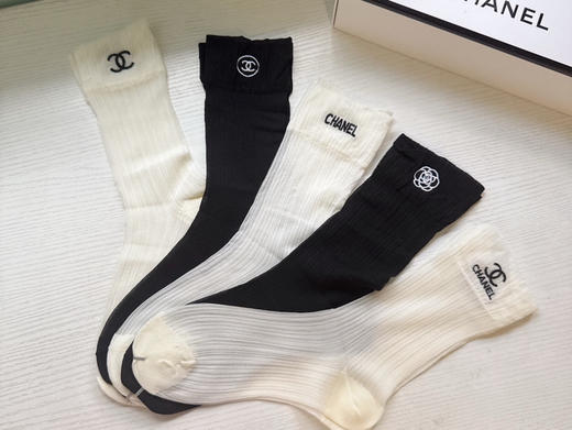 秋冬特惠💰130 香奈儿袜子 CH新品网红女款袜子 【一盒五双】冰丝材质，轻薄冰凉透气舒适 商品图5