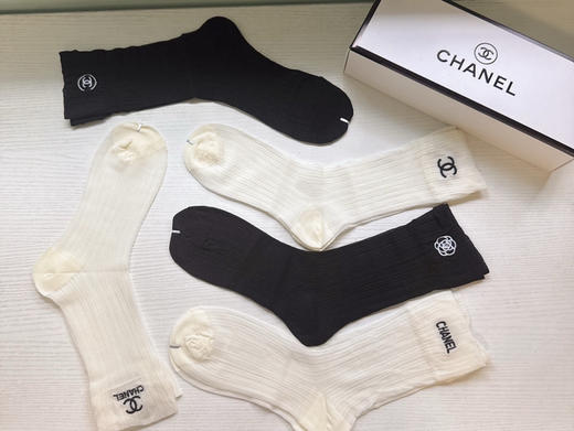秋冬特惠💰130 香奈儿袜子 CH新品网红女款袜子 【一盒五双】冰丝材质，轻薄冰凉透气舒适 商品图2