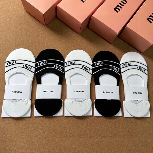 秋冬特惠💰130 缪缪袜子 新品女款隐形袜子【一盒五双】提花经典字母标志 商品图0