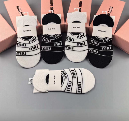 秋冬特惠💰130 缪缪袜子 新品女款隐形袜子【一盒五双】提花经典字母标志 商品图3