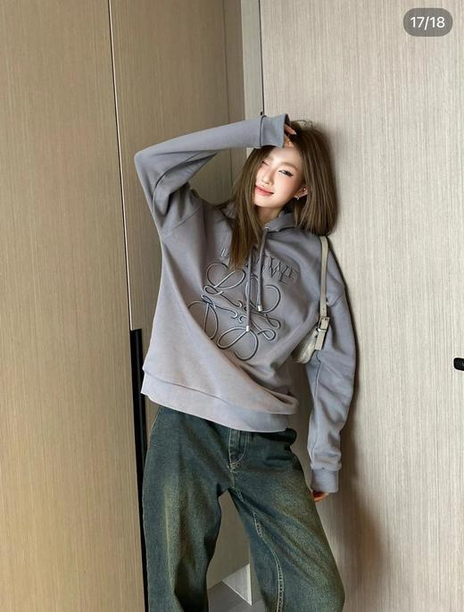 一店k （超重工刺绣🪡！）女孩子的快乐有多简单～给我买我喜欢的东西就好！错位刺绣高级得毫不费力！加绒刺绣字母logo情侣连帽卫衣 商品图0