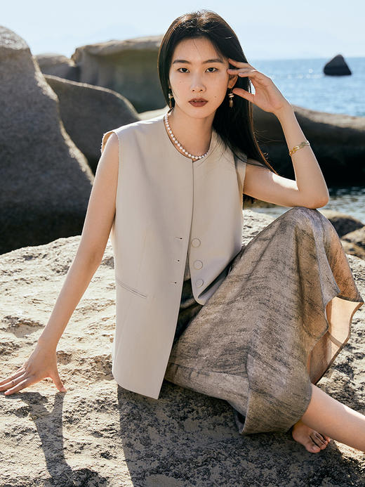 燕麦色扎染吊带连衣裙 垂坠感缎面 A 字长裙 慵懒风显瘦内搭外穿裙 商品图0