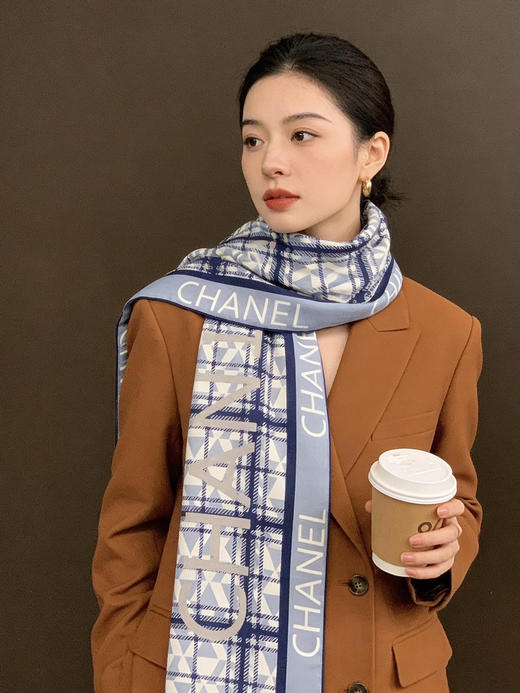 秋冬特惠💰450 香奈儿围巾 秋冬高级成衣系列～
【双面同色丝绒披肩】 商品图0