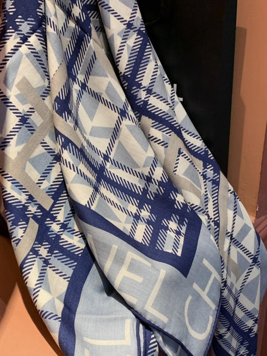 秋冬特惠💰450 香奈儿围巾 秋冬高级成衣系列～
【双面同色丝绒披肩】 商品图6