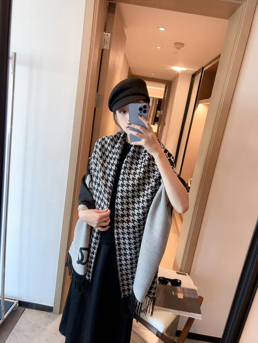 秋冬特惠💰150 香奈儿围巾 斜纹真丝经典山茶花图案设计风格 商品图2