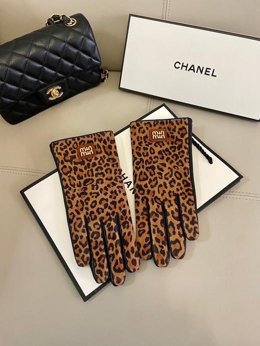 秋冬特惠💰240 缪缪女士新款手套 高档鹿茸皮搭配羊皮 商品图1