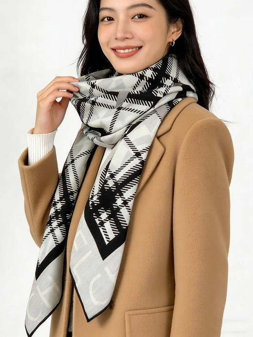 秋冬特惠💰450 香奈儿围巾 秋冬高级成衣系列～
【双面同色丝绒披肩】 商品图1