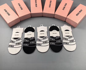 秋冬特惠💰130 缪缪袜子 新品女款隐形袜子【一盒五双】提花经典字母标志