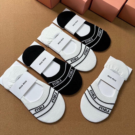 秋冬特惠💰130 缪缪袜子 新品女款隐形袜子【一盒五双】提花经典字母标志 商品图3