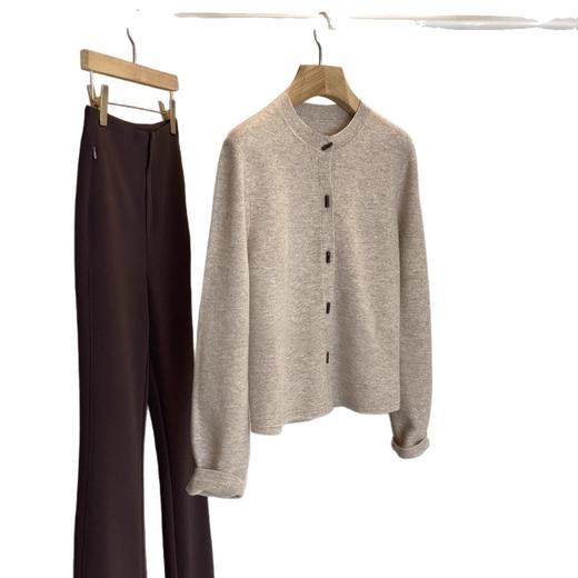 丁摩 渠道货！！老客不要错过~老钱高级感中式扣羊毛圆领针织开衫女秋5ZF-3117 商品图4