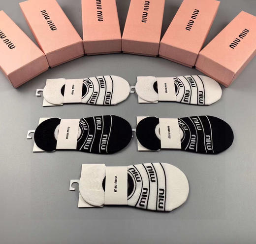 秋冬特惠💰130 缪缪袜子 新品女款隐形袜子【一盒五双】提花经典字母标志 商品图6