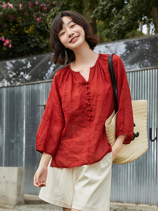 松弛感拉满！酒红色 V 领盘扣灯笼袖衬衫 夏季宽松显瘦天丝棉复古风衬衣 商品图0