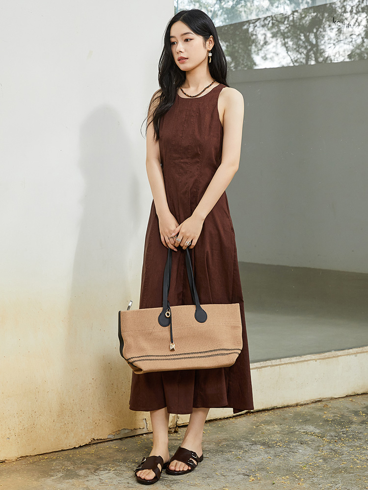 深咖色无袖背心连衣裙 收腰压褶 A 字大摆长裙 通勤复古显瘦中长裙