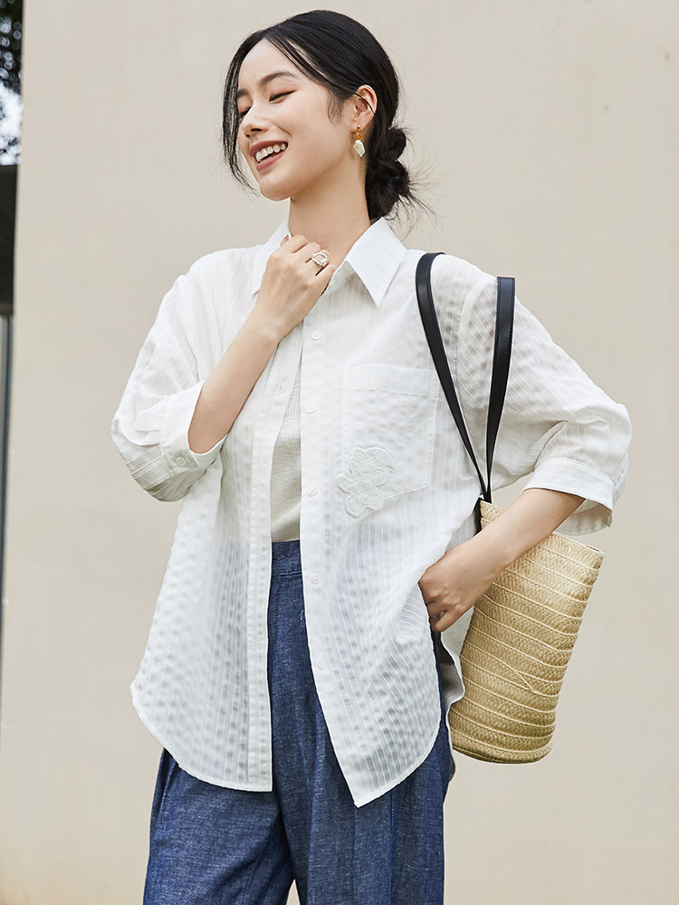 式慵懒风白色条纹天丝衬衫女 翻领中袖刺绣口袋宽松防晒衫 小个子通勤百搭上衣