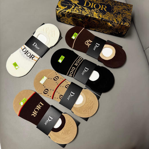 秋冬特惠💰130 迪家袜子 D家新品男款隐形袜子 【一盒五双】提花经典标志 商品图8