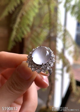 5190812，蛋面戒指。具体价格微信咨询