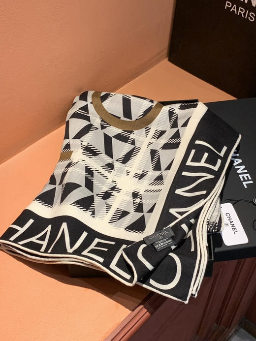 秋冬特惠💰450 香奈儿围巾 秋冬高级成衣系列～
【双面同色丝绒披肩】 商品图3