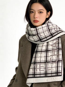 秋冬特惠💰450 香奈儿围巾 秋冬高级成衣系列～
【双面同色丝绒披肩】