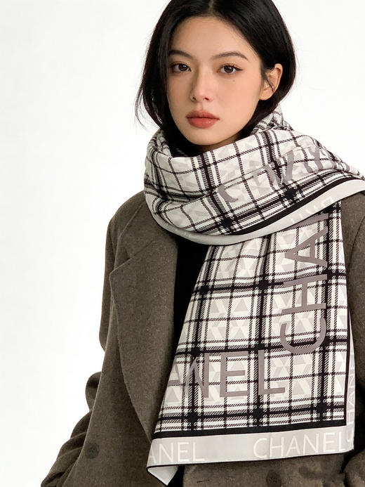 秋冬特惠💰450 香奈儿围巾 秋冬高级成衣系列～
【双面同色丝绒披肩】 商品图0