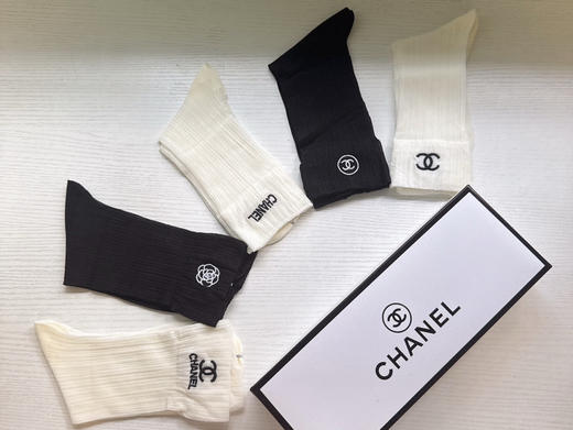 秋冬特惠💰130 香奈儿袜子 CH新品网红女款袜子 【一盒五双】冰丝材质，轻薄冰凉透气舒适 商品图3