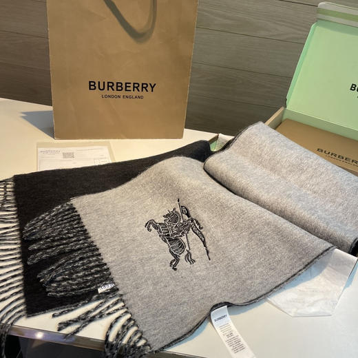 秋冬特惠💰300 巴宝莉双面围巾 太有型太有魅力了 非常斯文时尚的秋冬单品！ 商品图6