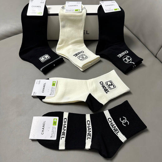 秋冬特惠💰130 香奈儿袜子 香奶奶家新品女款中筒袜子【一盒五双】纯棉材质，柔软舒适透气 商品图2
