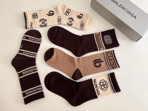 秋冬特惠💰130 巴黎世家袜子 大巴黎新品女款长筒袜子【一盒五双】纯棉材质织造，上脚柔软舒适 商品图4