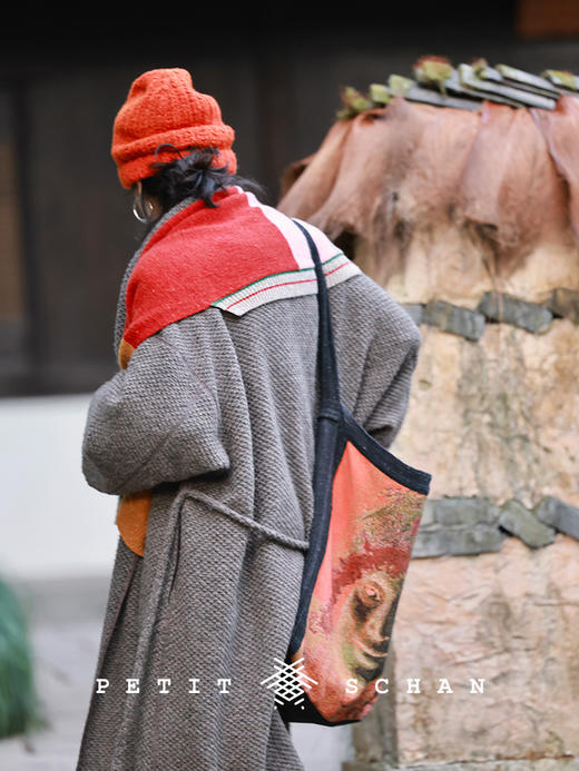 【满3380赠品，和田玉系列除外，无需加购和拍下】欢呼雀跃 绵羊毛拼色口袋围巾披肩 商品图1