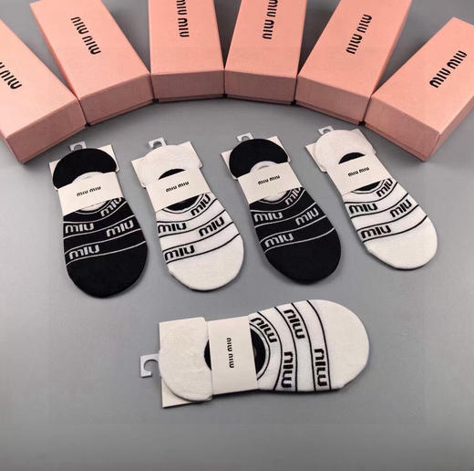 秋冬特惠💰130 缪缪袜子 新品女款隐形袜子【一盒五双】提花经典字母标志 商品图5
