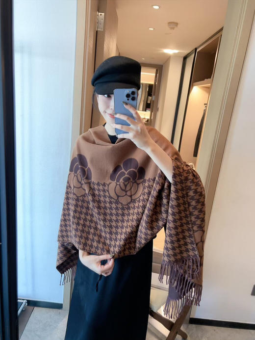 秋冬特惠💰150 香奈儿围巾 斜纹真丝经典山茶花图案设计风格 商品图6
