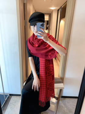 秋冬特惠💰150 香奈儿围巾 斜纹真丝经典山茶花图案设计风格