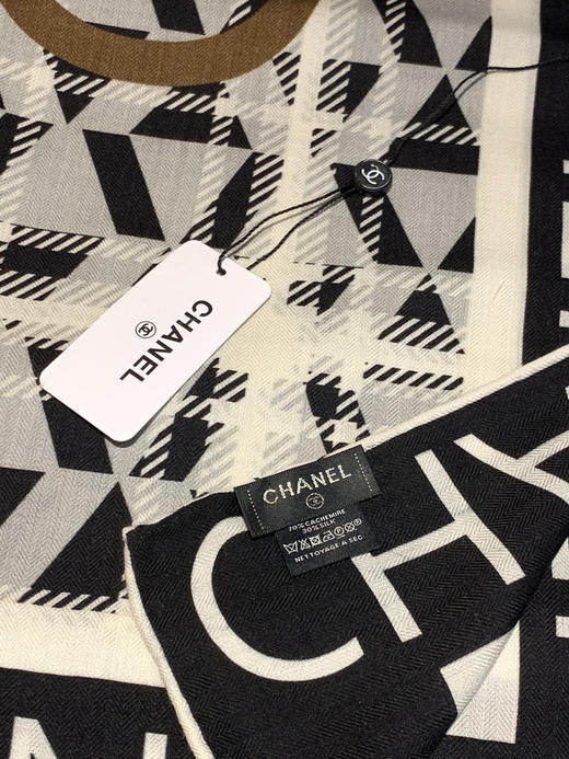 秋冬特惠💰450 香奈儿围巾 秋冬高级成衣系列～
【双面同色丝绒披肩】 商品图6