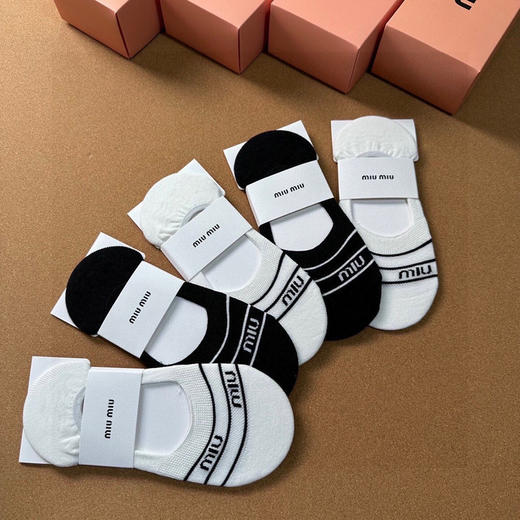 秋冬特惠💰130 缪缪袜子 新品女款隐形袜子【一盒五双】提花经典字母标志 商品图6