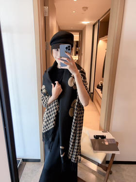 秋冬特惠💰150 香奈儿围巾 斜纹真丝经典山茶花图案设计风格