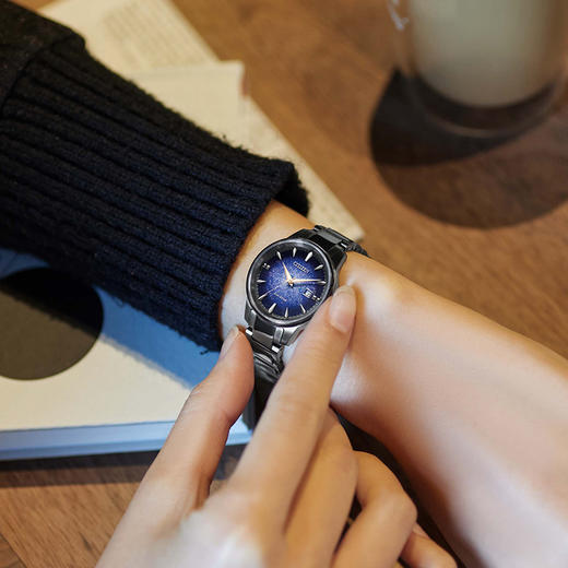 西铁城/CITIZEN‘’鎏荧之绊"光动能情侣腕女表EW2595-81M 商品图7