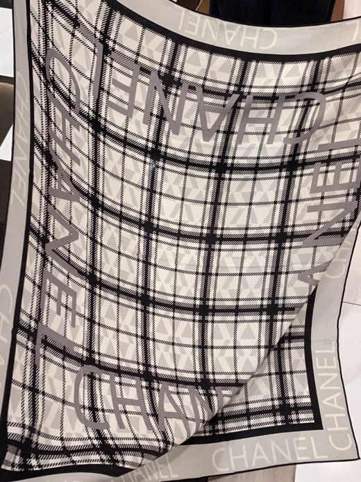 秋冬特惠💰450 香奈儿围巾 秋冬高级成衣系列～
【双面同色丝绒披肩】 商品图7