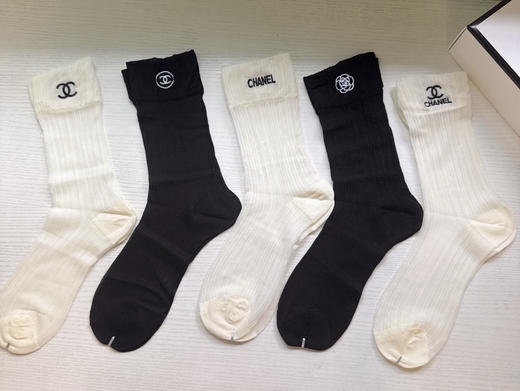秋冬特惠💰130 香奈儿袜子 CH新品网红女款袜子 【一盒五双】冰丝材质，轻薄冰凉透气舒适 商品图4
