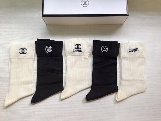 秋冬特惠💰130 香奈儿袜子 CH新品网红女款袜子 【一盒五双】冰丝材质，轻薄冰凉透气舒适 商品图6