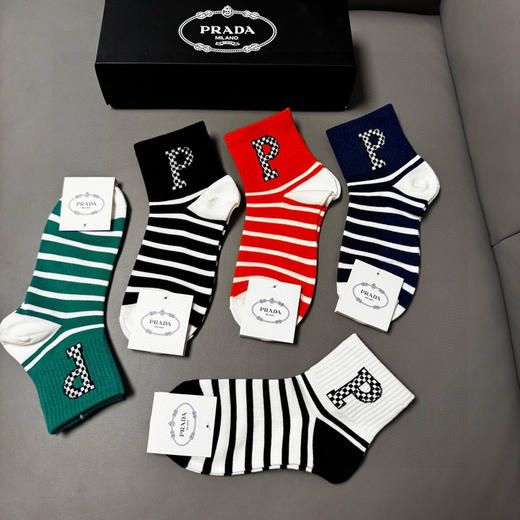 秋冬特惠💰130 普拉达袜子 新品中筒袜子【一盒五双】纯棉材质织造，提花经典标志 商品图7