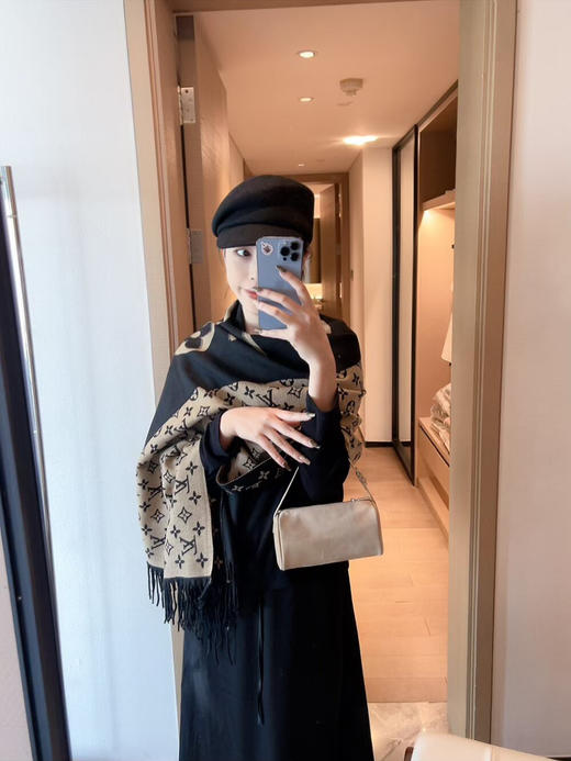 秋冬特惠💰150 LV围巾 当季双面热款女羔绒两用围巾 商品图1