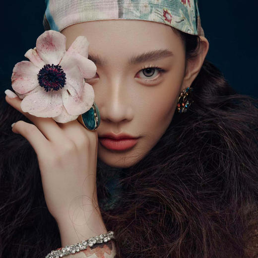 鼎尖大师肖像巡展.重塑肖像（3套服装+3套妆面+2张精修+摆台1个） 商品图8