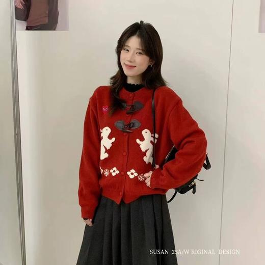 F011262甜美学院感红色兔子牛角扣针织开衫 商品图3