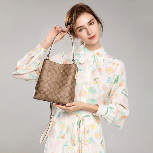 195031089152 COACH 【蔻驰】Town 21小号老花水桶包单肩斜挎包2312【21.5*10.5*22cm】 商品图3