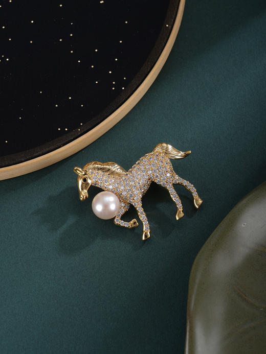 子佩集【马上圆梦】珍珠惜王妃胸针【XXXZ243】10mm珠镀金骏马2601 商品图2