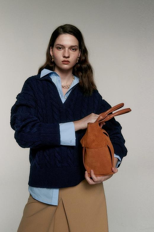 复古高克重90羊毛10羊绒法式大V领拧花棒针可叠穿毛衣 商品图13