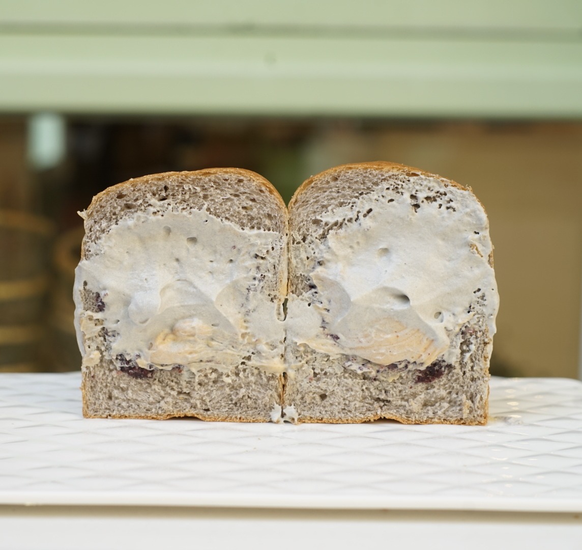 黑芝麻豆乳爆浆吐司